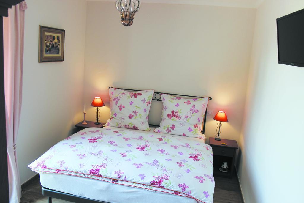 Alta Villa The Countryhouse Adults Only Boutique Bnb Vigliano d'Asti Kamer foto